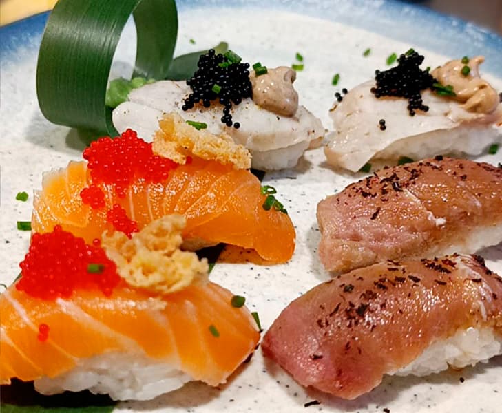 Plato de nigiri en Somo