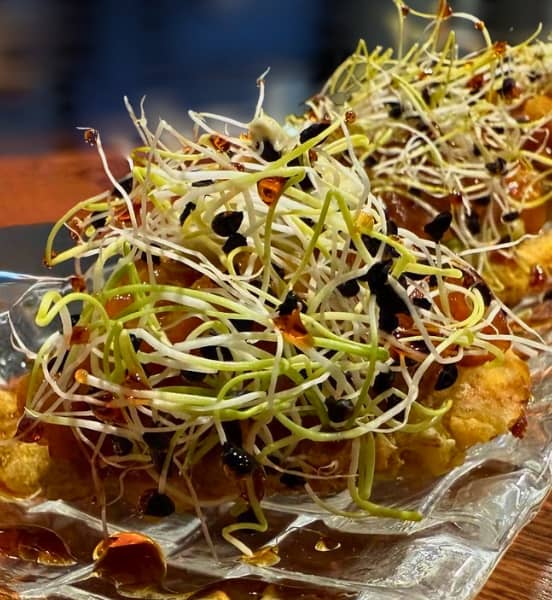 Patacones de atún picante en En Uno Somo