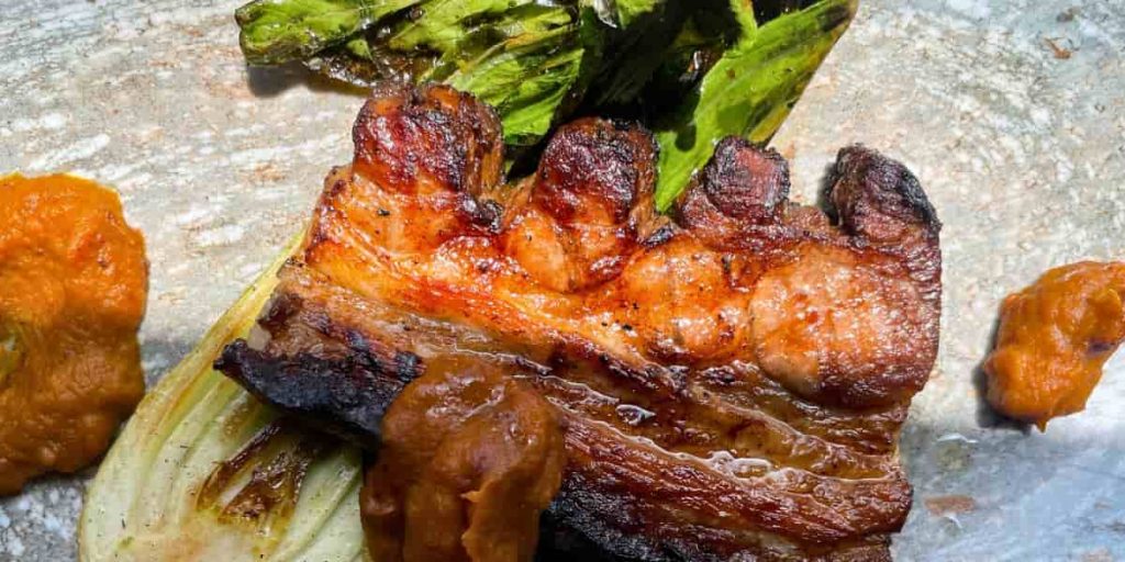Comer carne a la brasa y sushi creativo en Somo En Uno