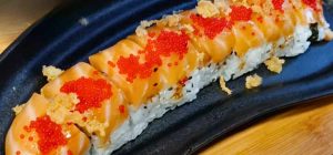 Comer carne a la brasa y sushi creativo en Somo En Uno restaurantes
